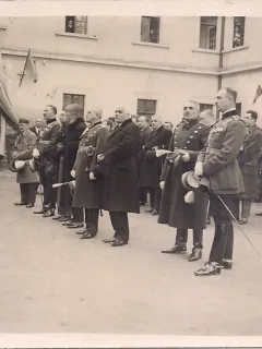 Carte postala necirculata din perioada interbelica reprezentand o festivitate militara