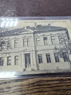 Carte Postala Salistea, Scoala romana gr. or. , Fatada dinspre rasarit, perioada interbelica