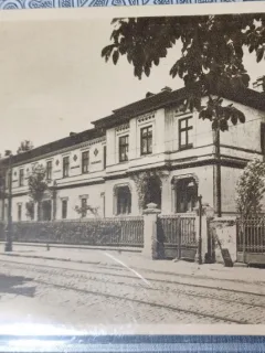 Carte postala - Scoala centrala de fete din Bucuresti: Fatada scoalei din spre strada G. I. Lahovari (Icoanei)