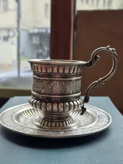 Ceașcă și farfurioară din argint 800 - model ornamental gravat
