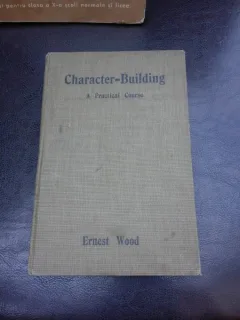 CHARACTER BUILDING, A PRACTICAL COURSE - ERNEST WOOD  (CARTE IN LIMBA ENGLEZA)