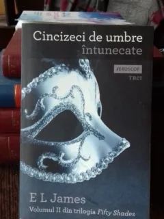 CINCIZECI DE UMBRE INTUNECATE - E.L. JAMES