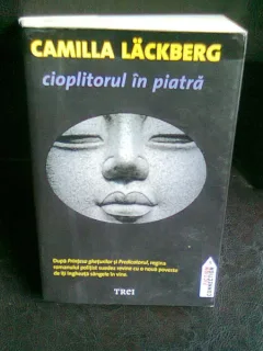 CIOPLITORUL IN PIATRA - CAMILLA LACKBERG