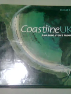 COASTLINE UK. AMAZING VIEWS FROM THE AIR - RICHARD COOKE  (CARTE FOTOGRAFIE, TEXT IN LIMBA ENGLEZA)