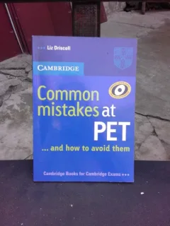 COMMON MISTAKES AND PET AND HOW TO AVOID THEM - LIZ DRISCOLL  (CARTE IN LIMBA ENGLEZA)