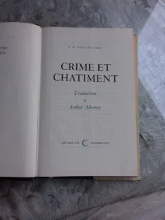 CRIME ET CHATIMENT - F.M. DOSTOIEVSKY  (CARTE IN LIMBA FRANCEZA)