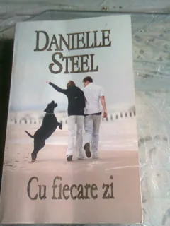 CU FIECARE ZI - DANIELLE STEEL