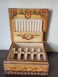 Cutie / casetă din lemn pentru țigări, pictată manual