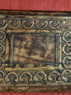 Cutie decorativă din lemn cu inserții metalice