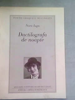 DACTILOGRAFA DE NOAPTE - NORA IUGA  (AUTOGRAF)