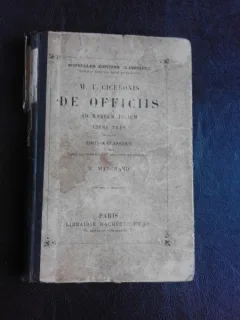 DE OFFICIIS AD MARCUM FILIUM - M.T. CICERONIS  (CARTE IN LIMBA LATINA, CU EXPLICATII IN LIMBA FRANCEZA)