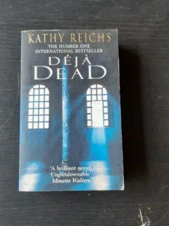 DEJA DEAD - KATHY REICHS  (CARTE IN LIMBA ENGLEZA)