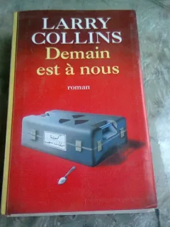 DEMAIN EST A NOUS - LARRY COLLINS  (CARTE IN LIMBA FRANCEZA)