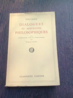 DIALOGUES ET ANECDOTES PHILOSOPHIQUES - VOLTAIRE  (CARTE IN LIMBA FRANCEZA)