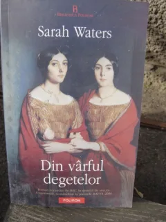 DIN VARFUL DEGETELOR - SARAH WATERS