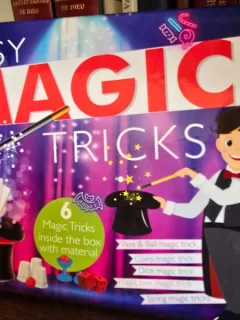 Easy Magic Tricks (Joc trucuri de magie - limba engleza)