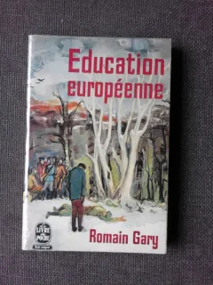 EDUCATION EUROPEENNE - ROMAIN GARY  (CARTE IN LIMBA ENGLEZA)