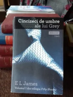 E.L. James - Cincizeci de umbre ale lui Grey