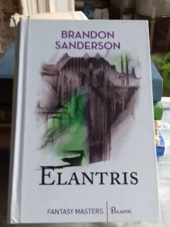 ELANTRIS - BRANDON SANDERSON