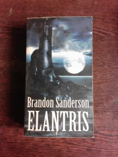ELANTRIS - BRANDON SANDERSON