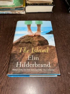 Elin Hilderbrand The Island