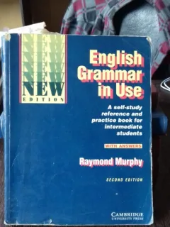 ENGLISH GRAMMAR IN USE - RAYMOND MURPHY