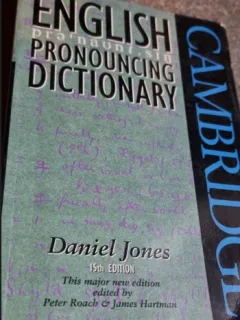 ENGLISH PRONOUNCING  DICTIONARY - DANIEL JONES