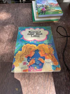 Erich Kastner - Secretul celor doua Lotte (ilustratii de Octavian Taralunga)