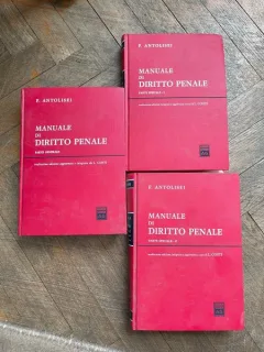 F. Antolisei Manuale di diritto penale Parte Generale Parte Speciale (3 volume)