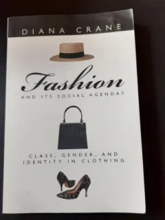 FASHION AND ITS SOCIAL AGENDAS - DIANA CRANE  (CARTE IN LIMBA ENGLEZA)