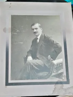 Fotiografie pe carton, barbat cu mustata, perioada interbelica