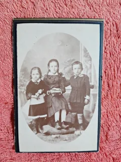 Fotografie, 3 copii, incepu de secol XX