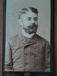 Fotografie tip CDV, barbat cu barba si mustata, inceput de secol XX