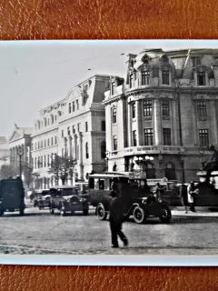 Fotografie Bucuresti, Piata Universitatii cu statuia lui I.C. Bratianu