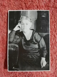 Fotografie, bunica lui Geo (dr. Litarczek, parintele radiologiei romanesti), 1924