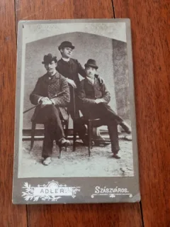 Fotografie cu 3 Barbati