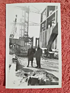 Fotografie Dan Georgescu cu Mr. Padeev ziarist american pe Santierul Portile de Fier, 1969