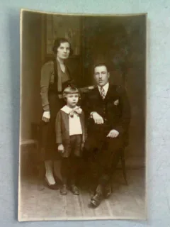 FOTOGRAFIE DE FAMILIE (TIP CARTE POSTALA), ANII 1920