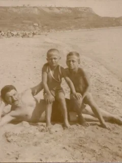 Fotografie din perioada interbelica