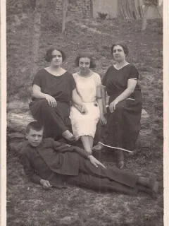 Fotografie din perioada interbelica
