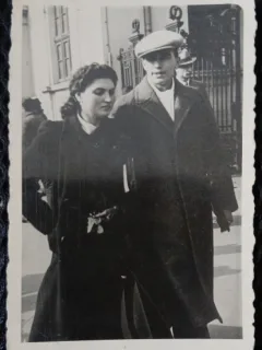 Fotografie, Doi tineri la plimbare, anii 40
