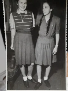 Fotografie, doua tinere, 1945