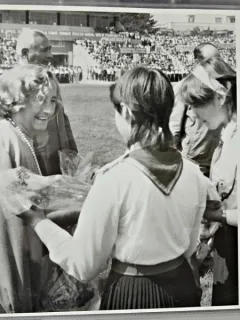 Fotografie Elena Ceausescu primind flori, la Tulcea