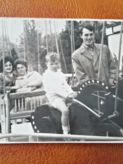 Fotografie familie in parcul de distractii