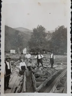 Fotografie, Familie intr-un sat din Romania, 1935