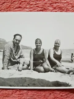 Fotografie, familie la Techirghiol, 1929, dr. Popper cu sotia si Stella Litarczek