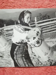 Fotografie fata cu cobilita, 1960