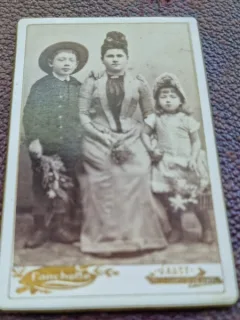 Fotografie femeie cu baiat si fetita, tip CDV