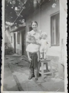 Fotografie, Femeie cu doi copii, anii 50