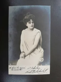 Fotografie femeie, tip carte postala, inceput de secol XX